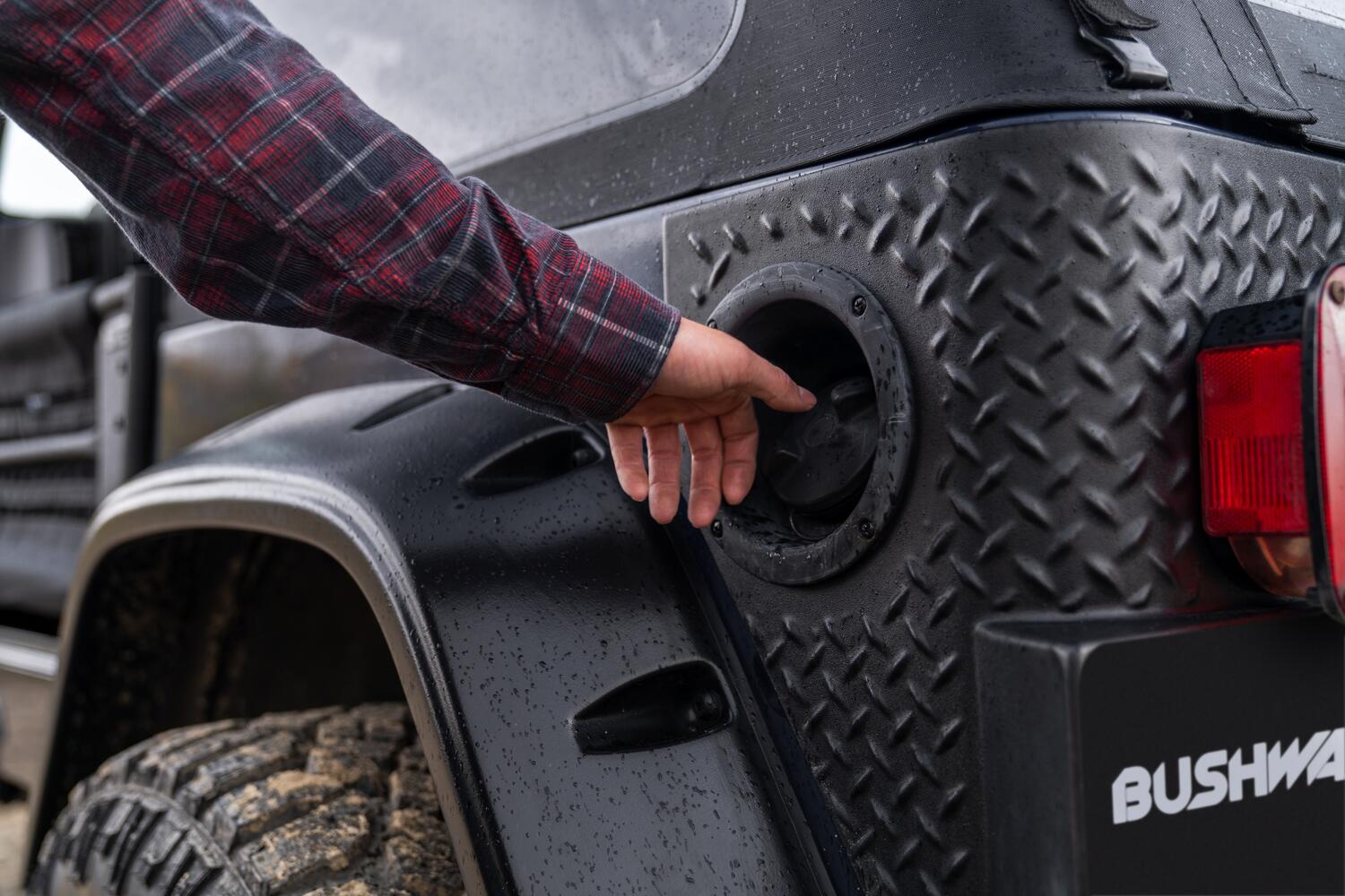 Bushwacker 14004 - Fender Corner Guard