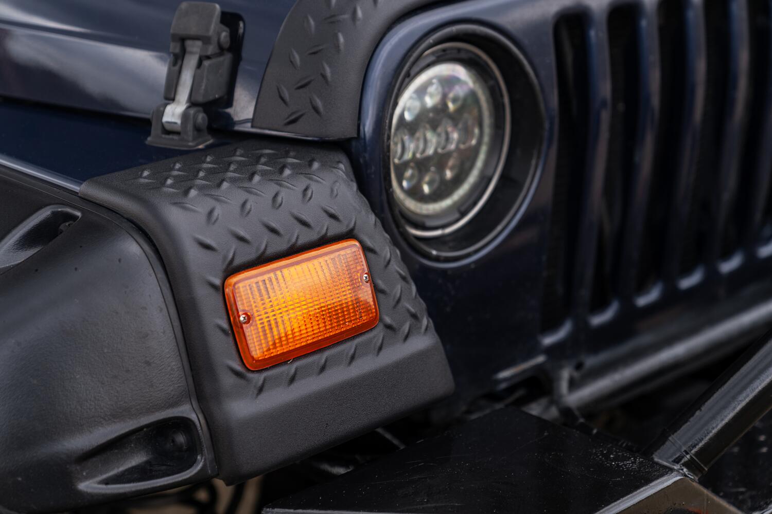Bushwacker 14007 - Fender Corner Guard