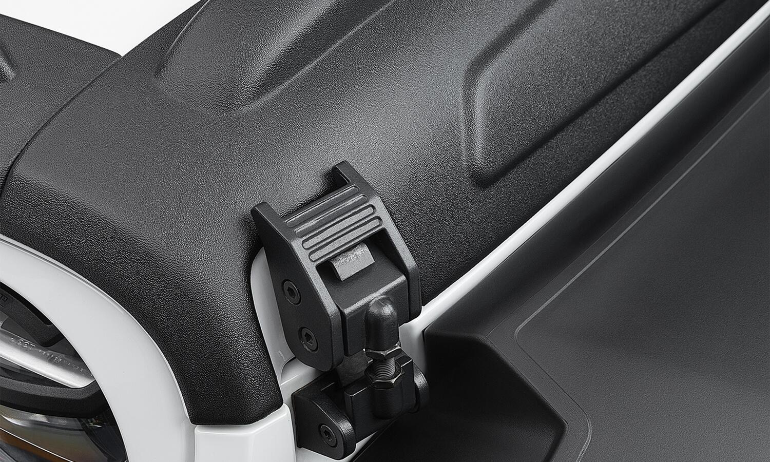 Bushwacker 14129 - Hood Guard