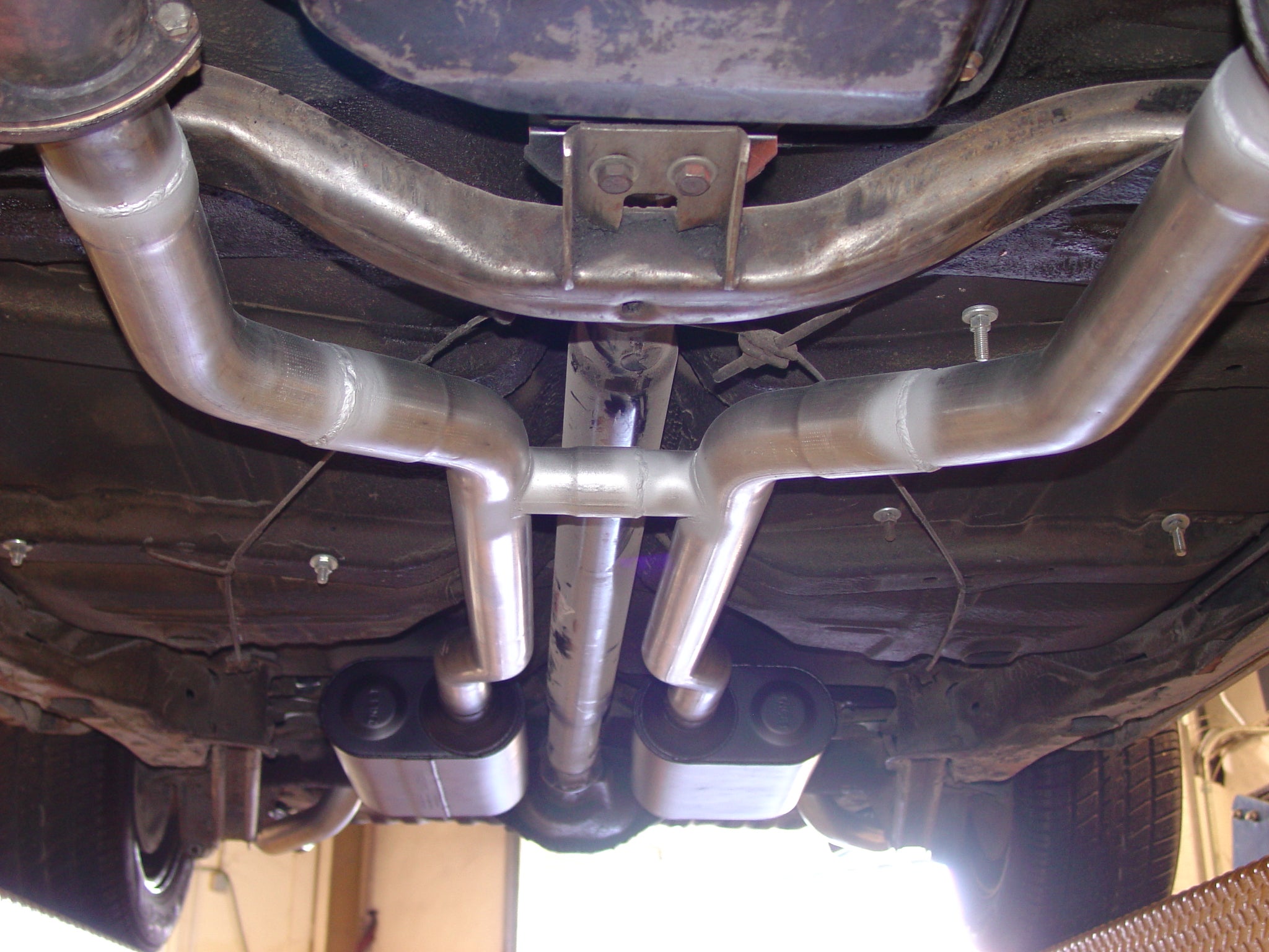 Flowmaster 17119 - American Thunder Crossmember-Back Exhaust System Fits 1964-1972 GM A-Body With V8 Engines, 2.5 Inch Pipes Aluminized Steel Aggressive To Moderate Sound Flowmaster 4