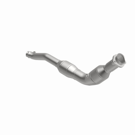 MagnaFlow Exhaust Products 21-717 - OEM Grade Direct-Fit Catalytic Converter 1