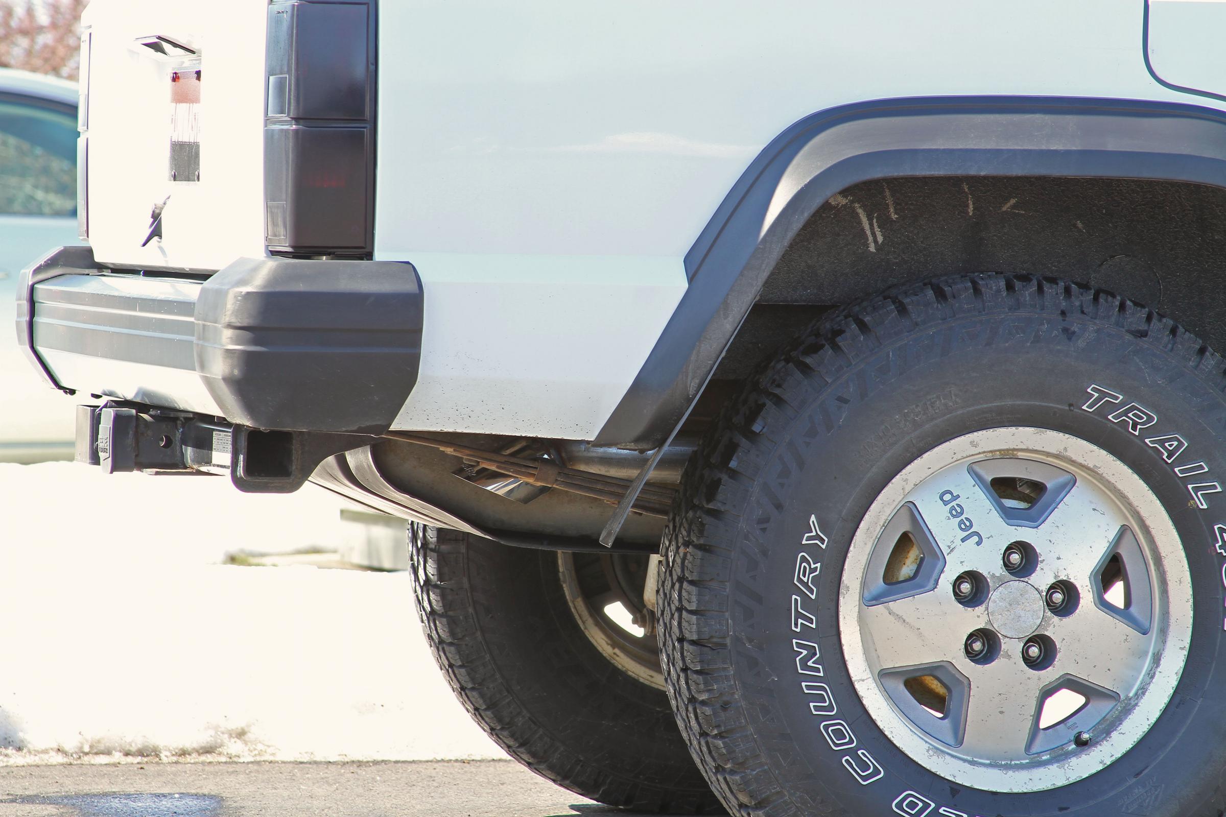 Flowmaster 717892 - Flow Fx Cat-Back Exhaust System 1986-2001 Jeep Cherokee Xj 2.5L, 4.0L Engine And 2 Or 4Wd Moderate Sound Flowmaster 5