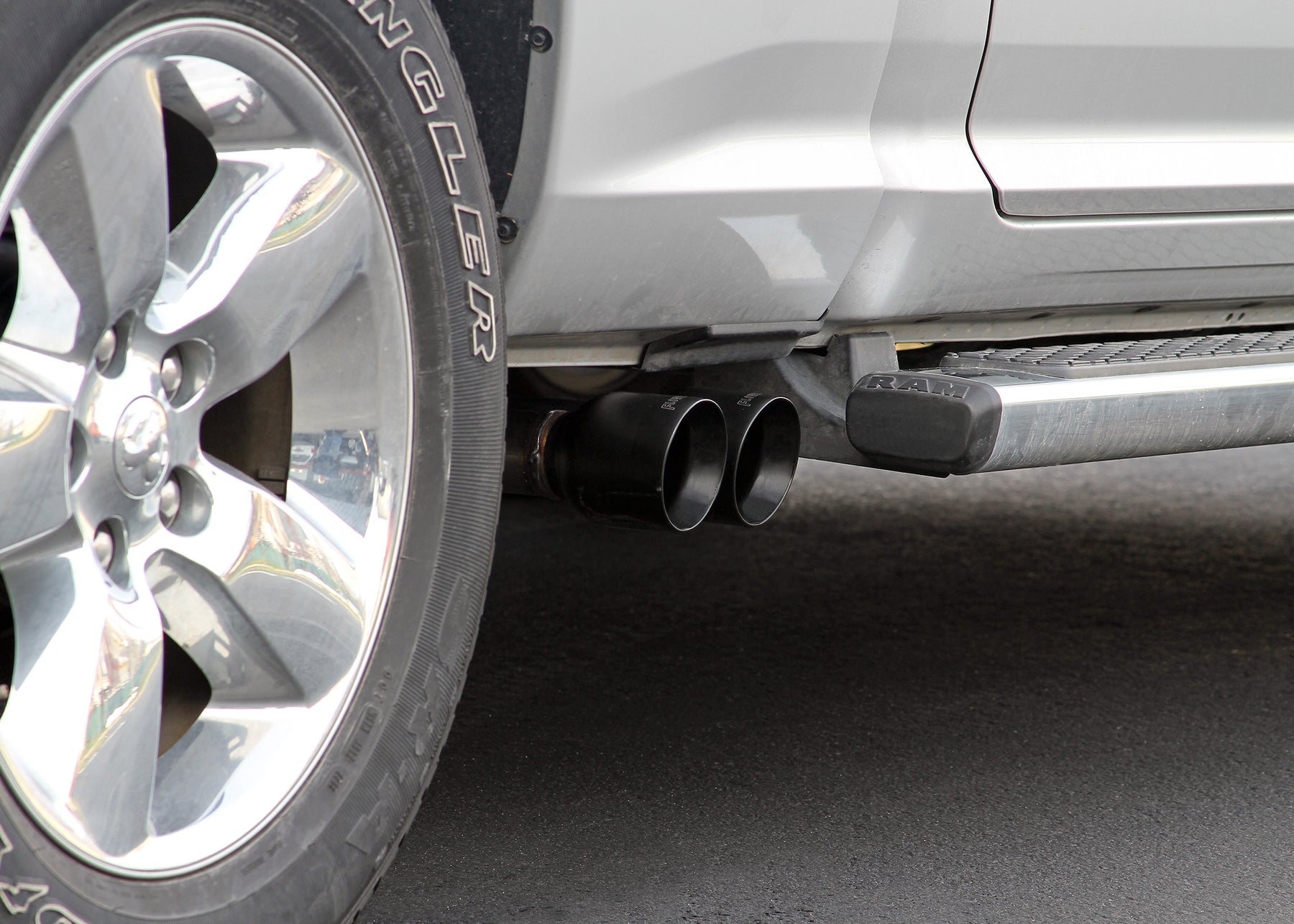 Flowmaster 717993 - Flow Fx Cat-Back Exhaust System Fits 2009-2024 Dodge Ram 1500 (19-24 1500 Classic) 4.7/5.7-Liter, Flow Fx Cat-Back, Dual Same