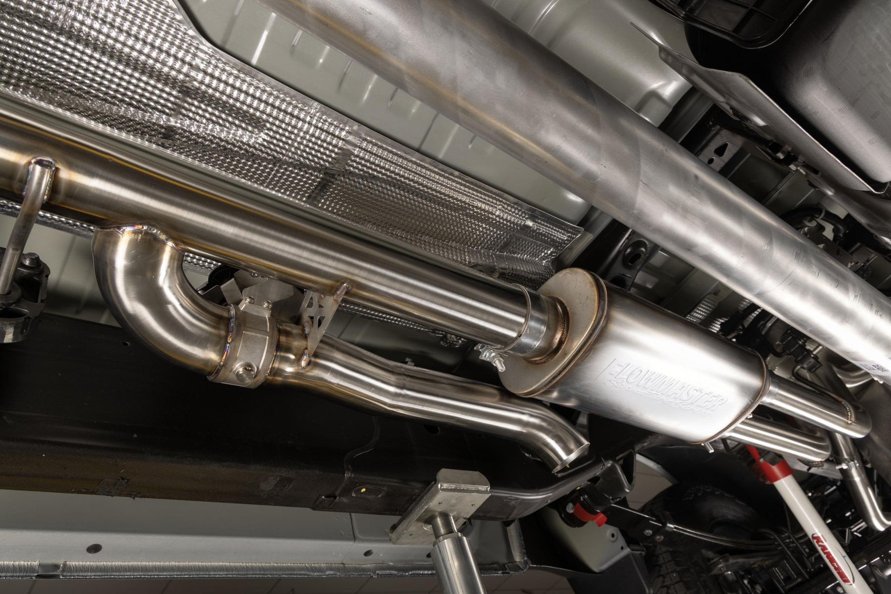 Flowmaster 738207 - Exhaust System Kit