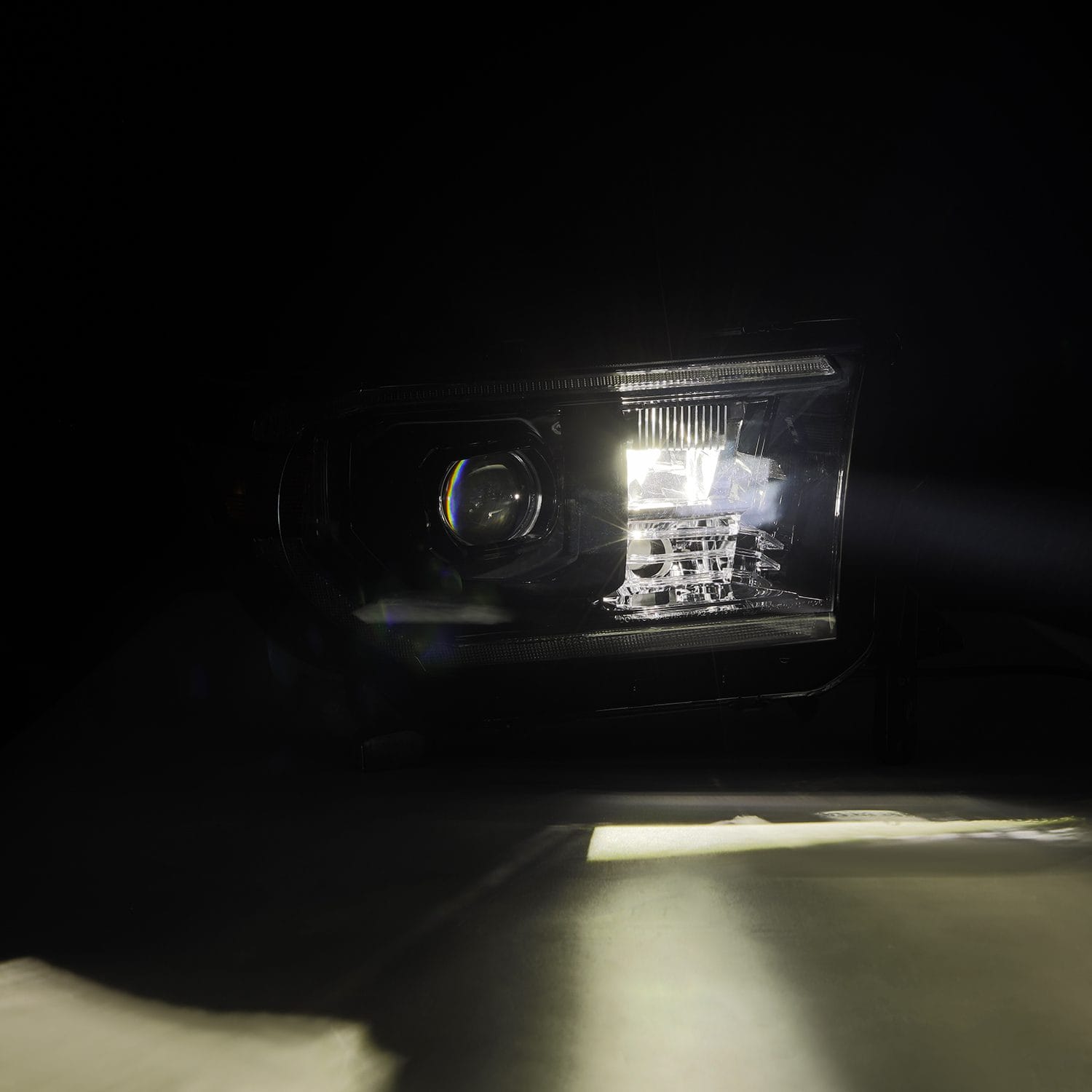 AlphaRex AlphaRex 880828 Headlight Assembly