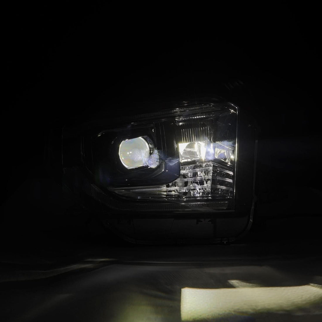 AlphaRex NA AlphaRex 880836 - Projector Headlights Alpha-Black