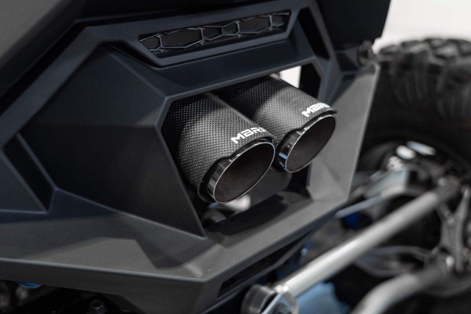 MBRP AT-9533PT - 2022-Up Polaris RZR PRO R T304 Single Slip-on Dual Outlet Performance Series Exhaust with Carbon Fiber Tips MBRP