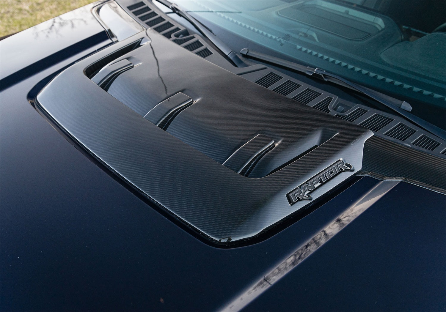 Ford Performance M-16628-FG - Hood Vent