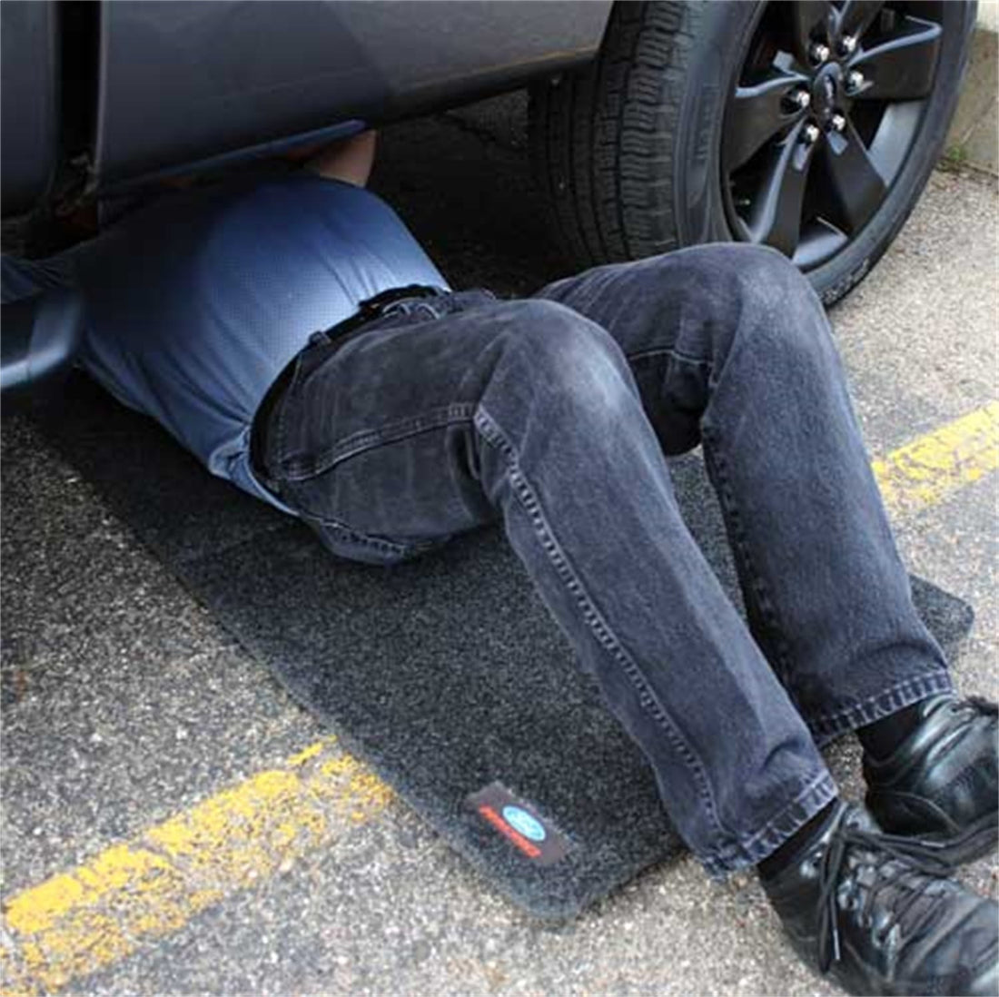 Ford Performance Ford Performance M-1822-A8 Kneeling Mat