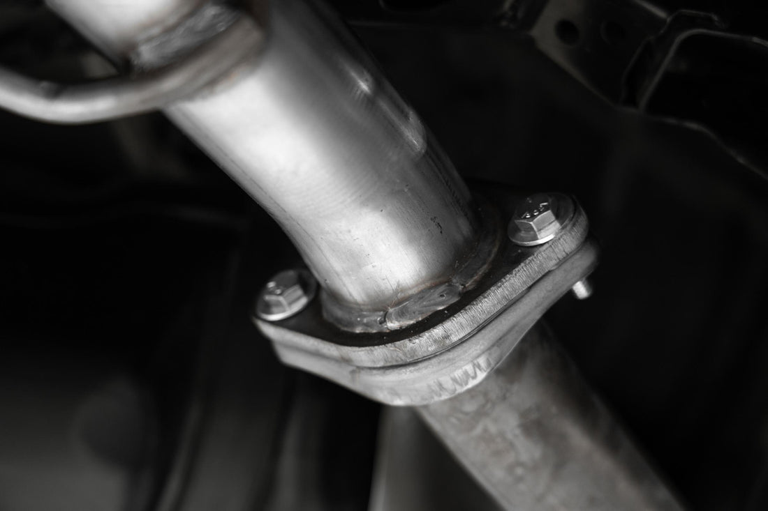 MBRP S47113CF T304 Stainless Steel 2.5 Inch Axle-Back Dual Split Rear Quad Carbon Fiber Tips