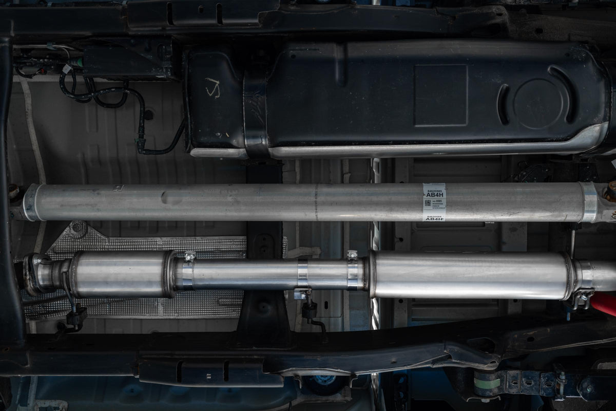 MBRP S5093AL - 4 Inch Cat Back Exhaust System Single Side Exit 20-Up Silverado/Sierra 2500/3500 HD 6.6L V8 Armor Lite MBRP 3