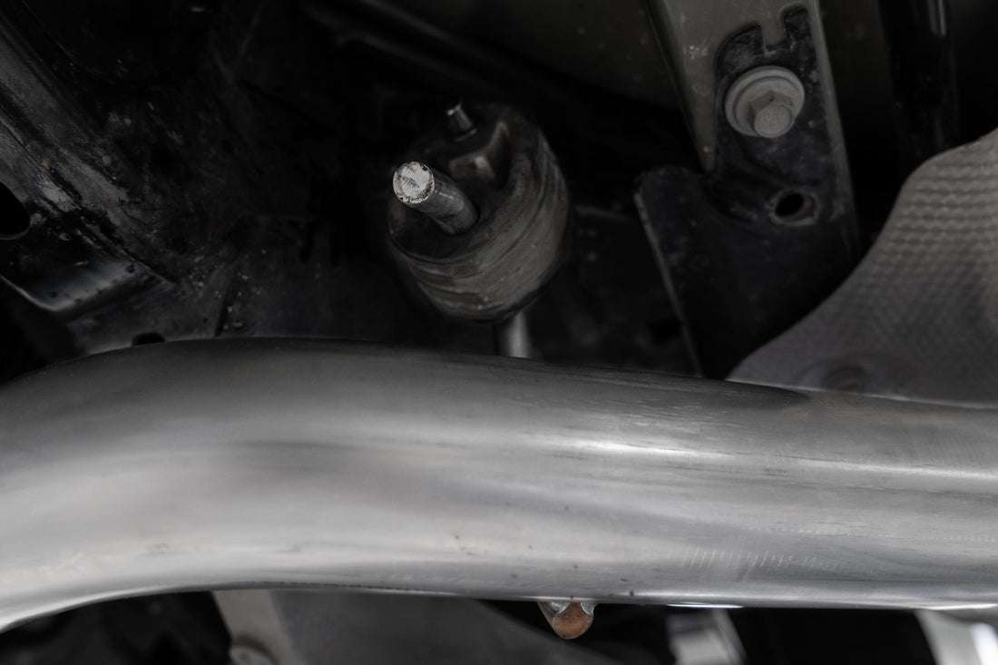 MBRP S52033CF - Axle-Back 2.5 inch Dual Rear Quad Carbon Fiber Tips (4) 4.0 inch OD Dual Out Explorer 20-Up Lincoln Aviator MBRP