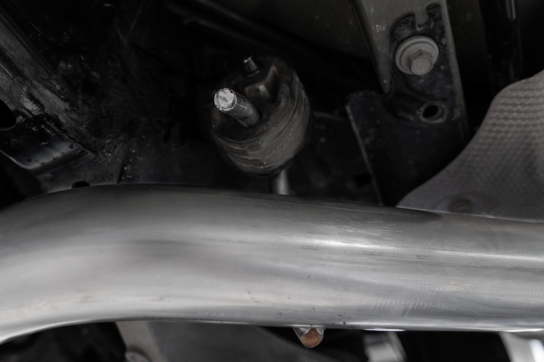 MBRP S52033CF - Axle-Back 2.5 inch Dual Rear Quad Carbon Fiber Tips (4) 4.0 inch OD Dual Out Explorer 20-Up Lincoln Aviator MBRP