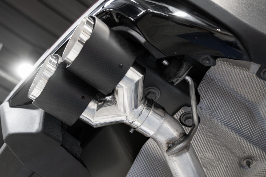 MBRP S52033CF - Axle-Back 2.5 inch Dual Rear Quad Carbon Fiber Tips (4) 4.0 inch OD Dual Out Explorer 20-Up Lincoln Aviator MBRP