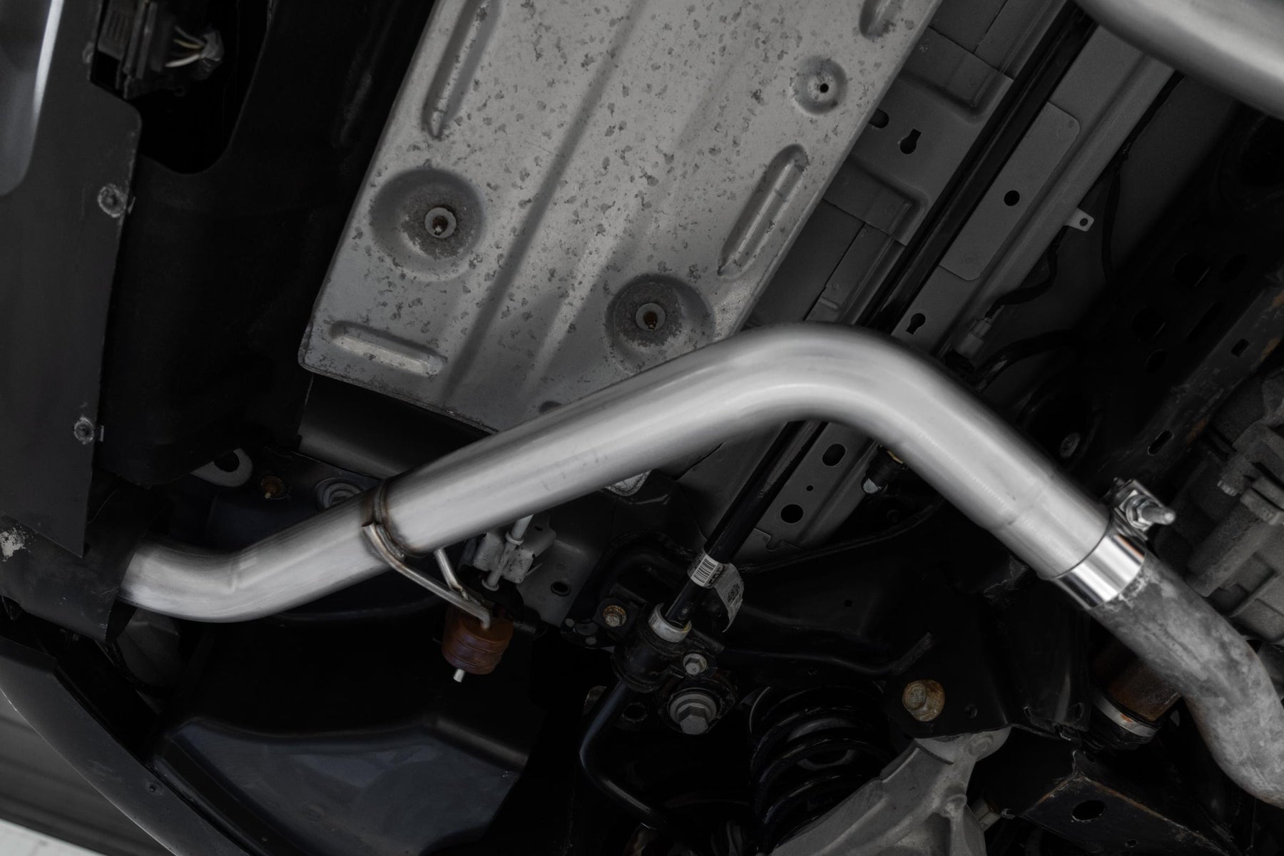MBRP S5239304 - 19-24 Ford Edge ST 2.0L EcoBoost V6 T304 Stainless Steel 2.5 Inch Axle-Back Dual Rear Exit MBRP