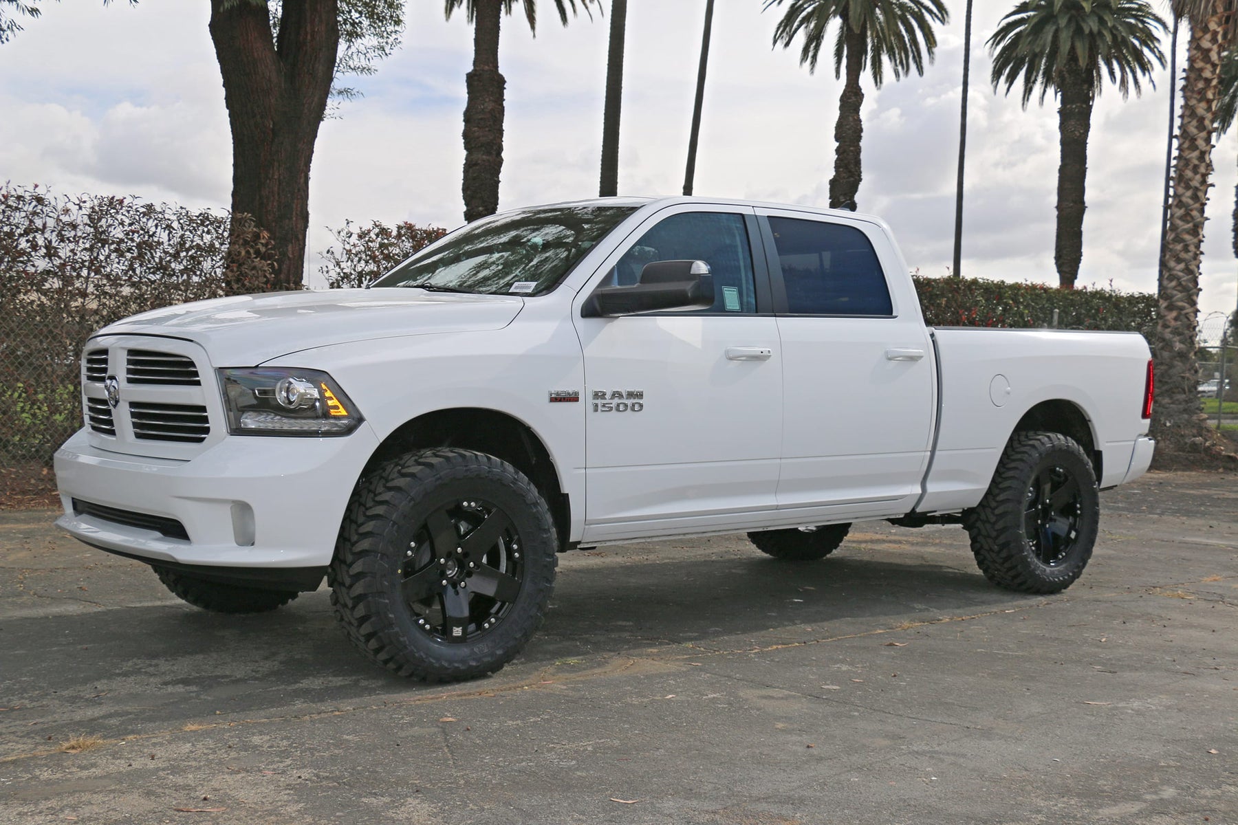 ICON Vehicle Dynamics NA ICON Vehicle Dynamics K213005 - 09-18 RAM 1500 4WD .75-2.5" STAGE 5 SUSPENSION SYSTEM
